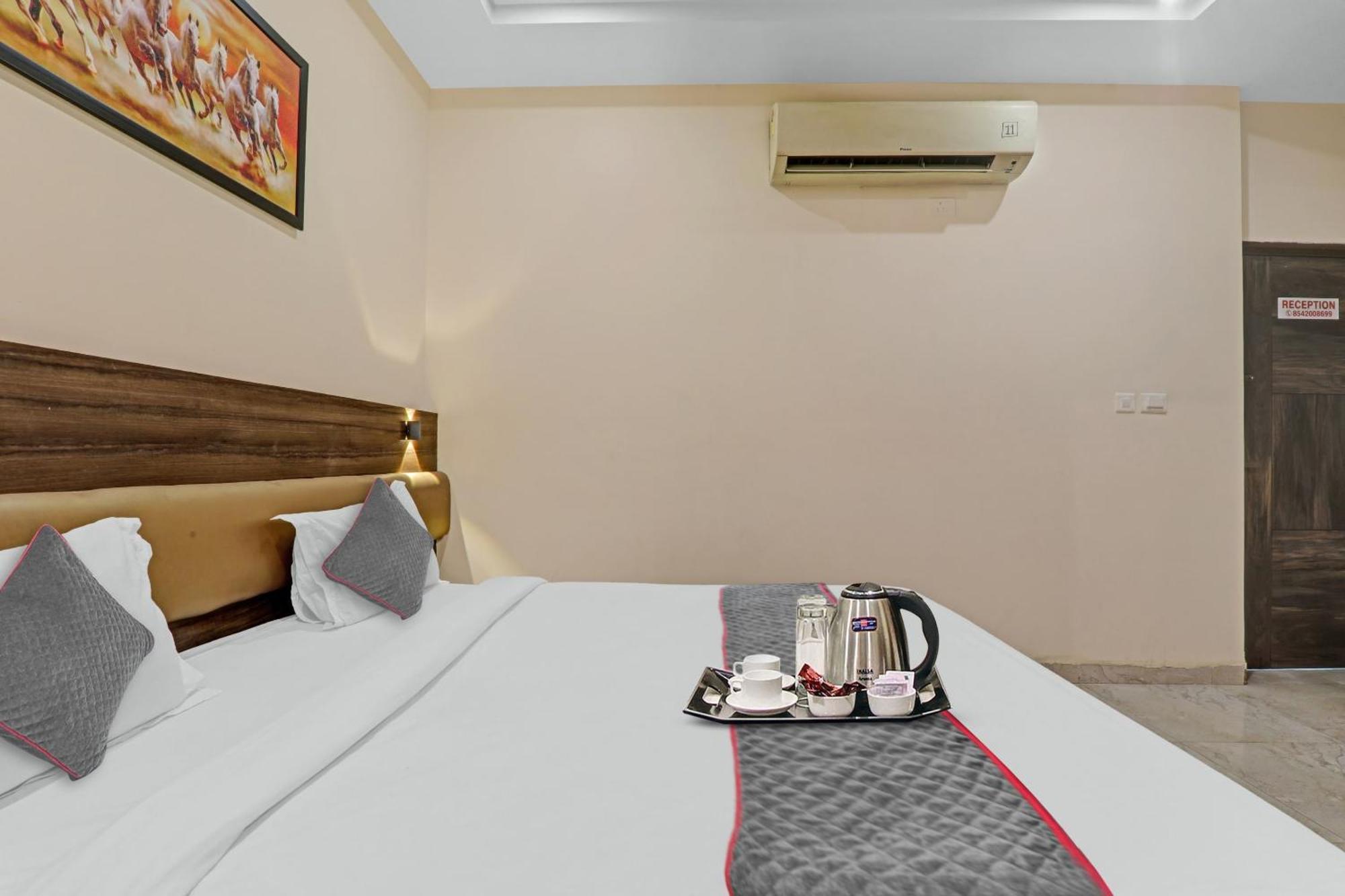 Townhouse 1150 Hotel Dayal Palace Chinhat Exterior foto