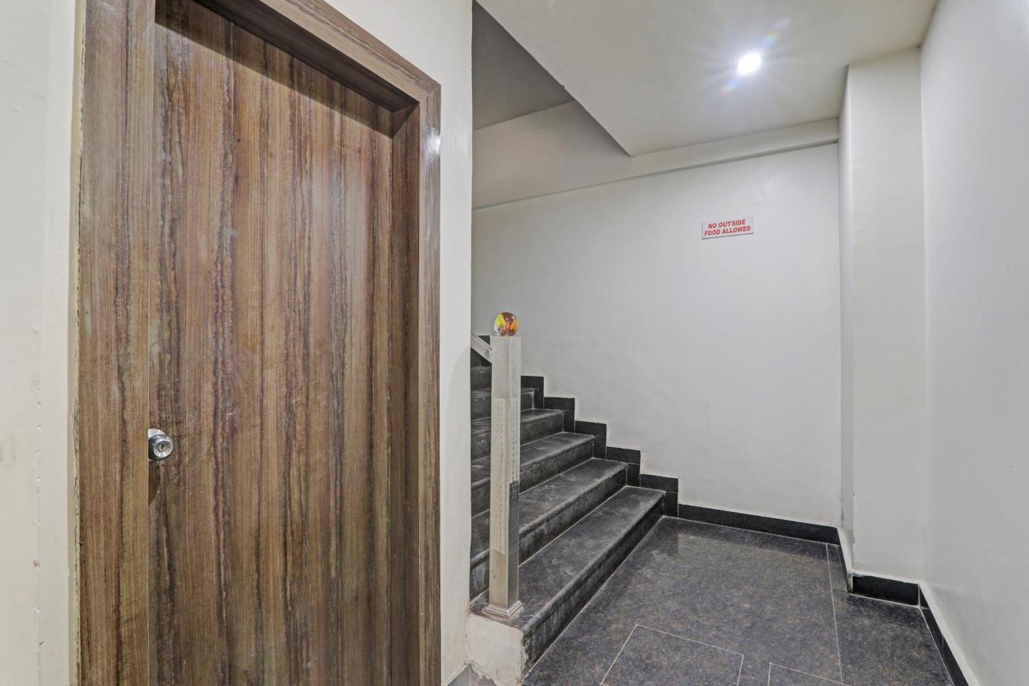 Townhouse 1150 Hotel Dayal Palace Chinhat Exterior foto